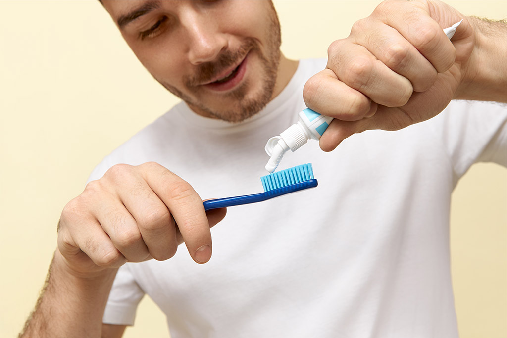 Electric vs. Manual Toothbrush: Which Offers Better Oral Care?